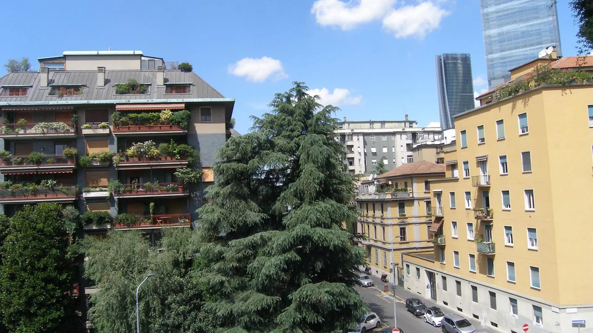Luminous Stylish Quiet 150M2, Tre Torri Apartment Milan Italy