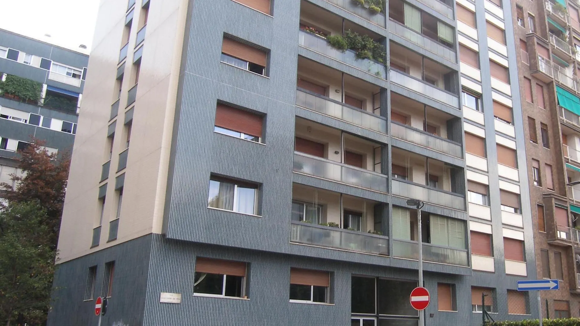 Luminous Stylish Quiet 150M2, Tre Torri Apartment Milan