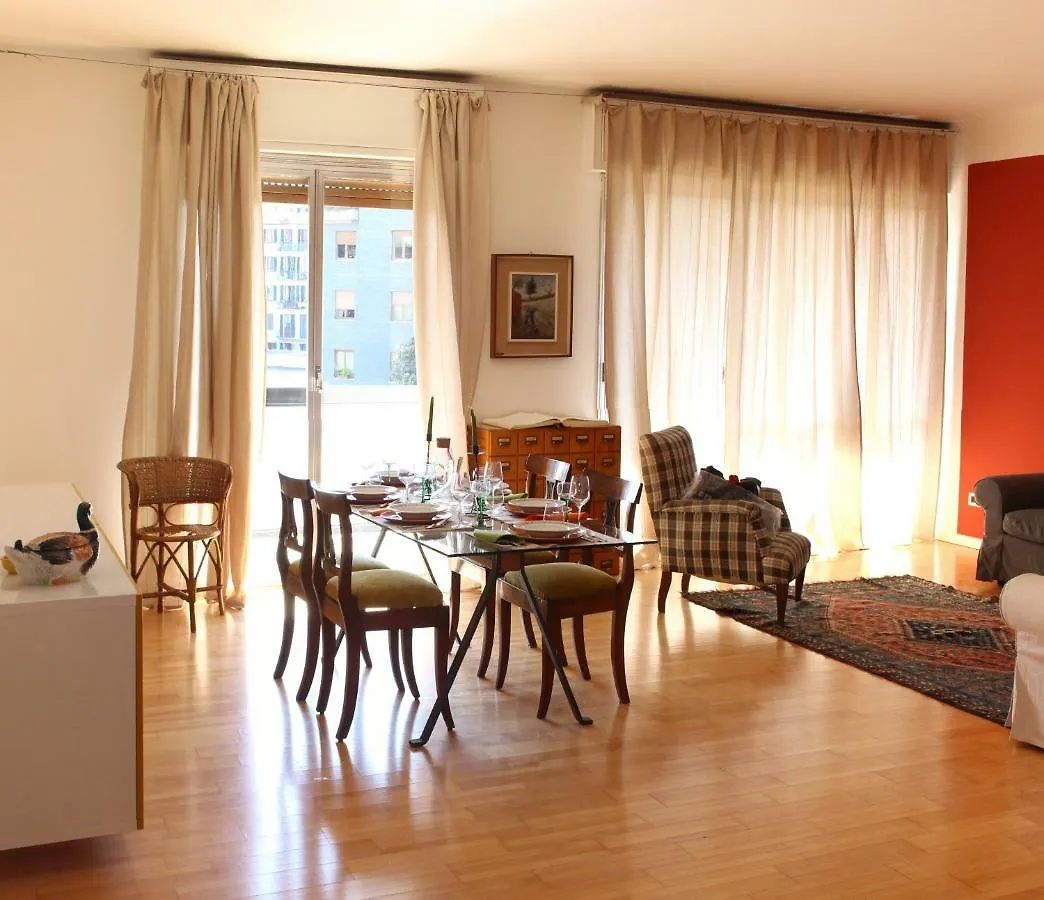 Luminous Stylish Quiet 150M2, Tre Torri Apartment Milan