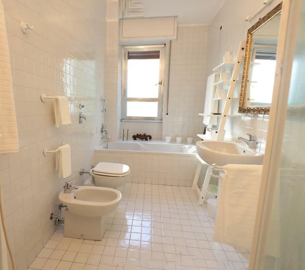 Luminous Stylish Quiet 150M2, Tre Torri Apartment Milan